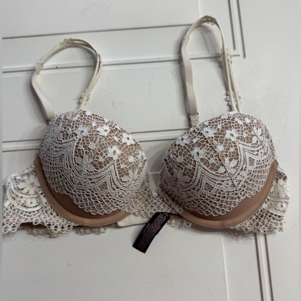 Victoria’s Secret Size 34B White Lace Tan Very Sexy Push Up Bra